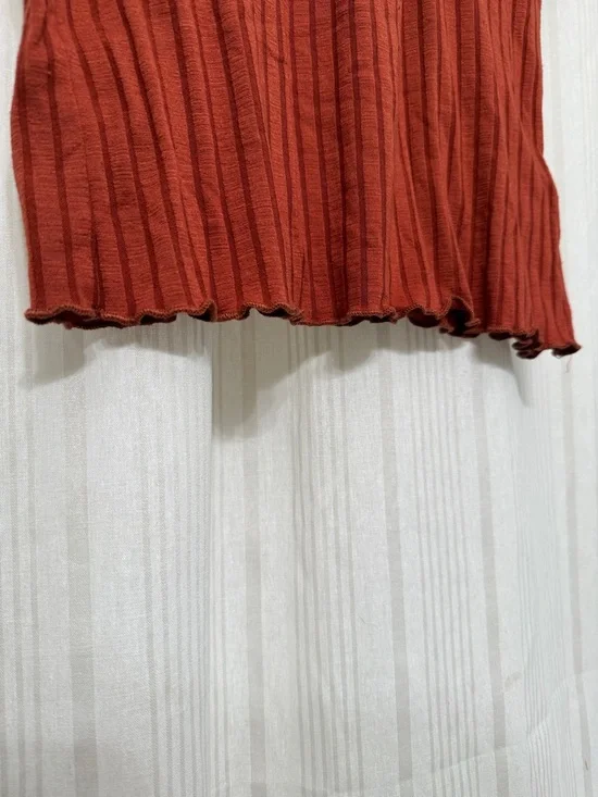 UO Burnt Sienna Rust Ribbed Knit V-Neck Tee - Picture 5 of 6